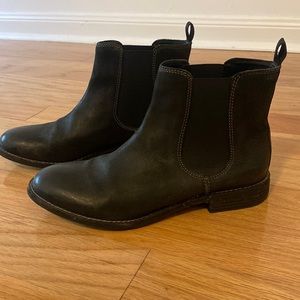 Clarks Black CHELSEA boots 8 1/2
